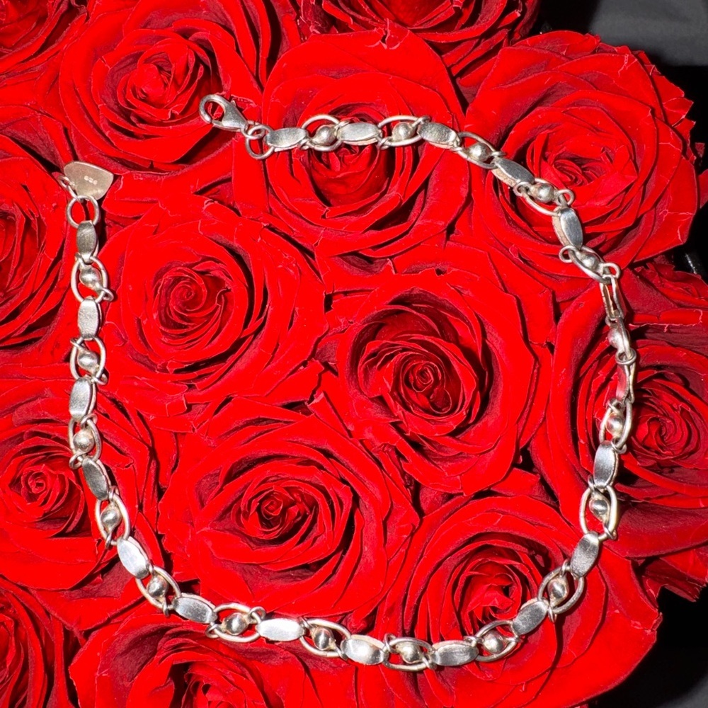 Elegant Silver Chain Bracelet - Picture 1 of 4